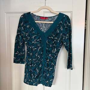 Elle Teal V-Neck 3/4 Sleeve Ribbed Trim Paisley Swirl Knit Top Size Medium